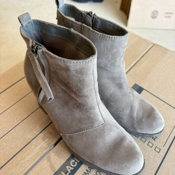 Gray Booties, Women's size 9 - Picture 1 of 4